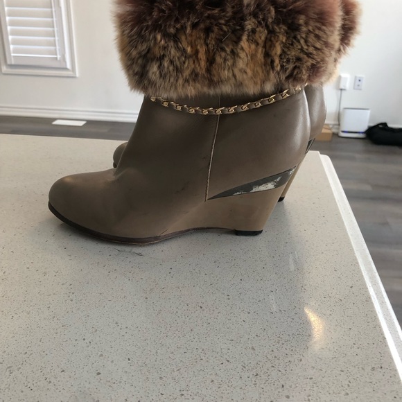 Fluffy brown boat. - Picture 3 of 3